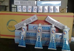 本產(chǎn)品是由潤(rùn)滑油基礎(chǔ)油經(jīng)精餾、稠化并加入適量的添加劑，再經(jīng)后處理后制得。本產(chǎn)品主要用作真空系統(tǒng)的活動(dòng)部分和可拆卸部分的密封和潤(rùn)滑。1、2、3號(hào)適用于30℃條件下使用，4號(hào)最高使用溫度可達(dá)120℃，可用