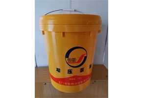 本產(chǎn)品是由潤(rùn)滑油餾分油經(jīng)脫蠟深度精制、蒸餾切割、高真空脫氣等工藝制備而成。本產(chǎn)品適用于各種增壓泵的工作液，如真空冶煉、塑料連續(xù)噴鍍金屬，真空蒸餾及低密度風(fēng)洞裝置等增壓泵的用油。1、性能特點(diǎn)較低的飽和蒸